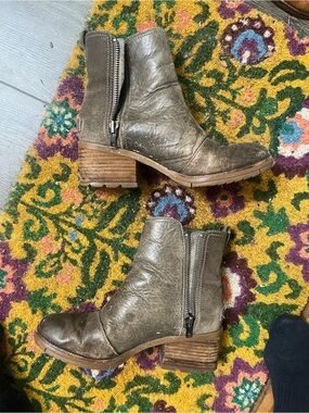 Rugged Sorel Cate waterproof classic Ankle Booties in brown